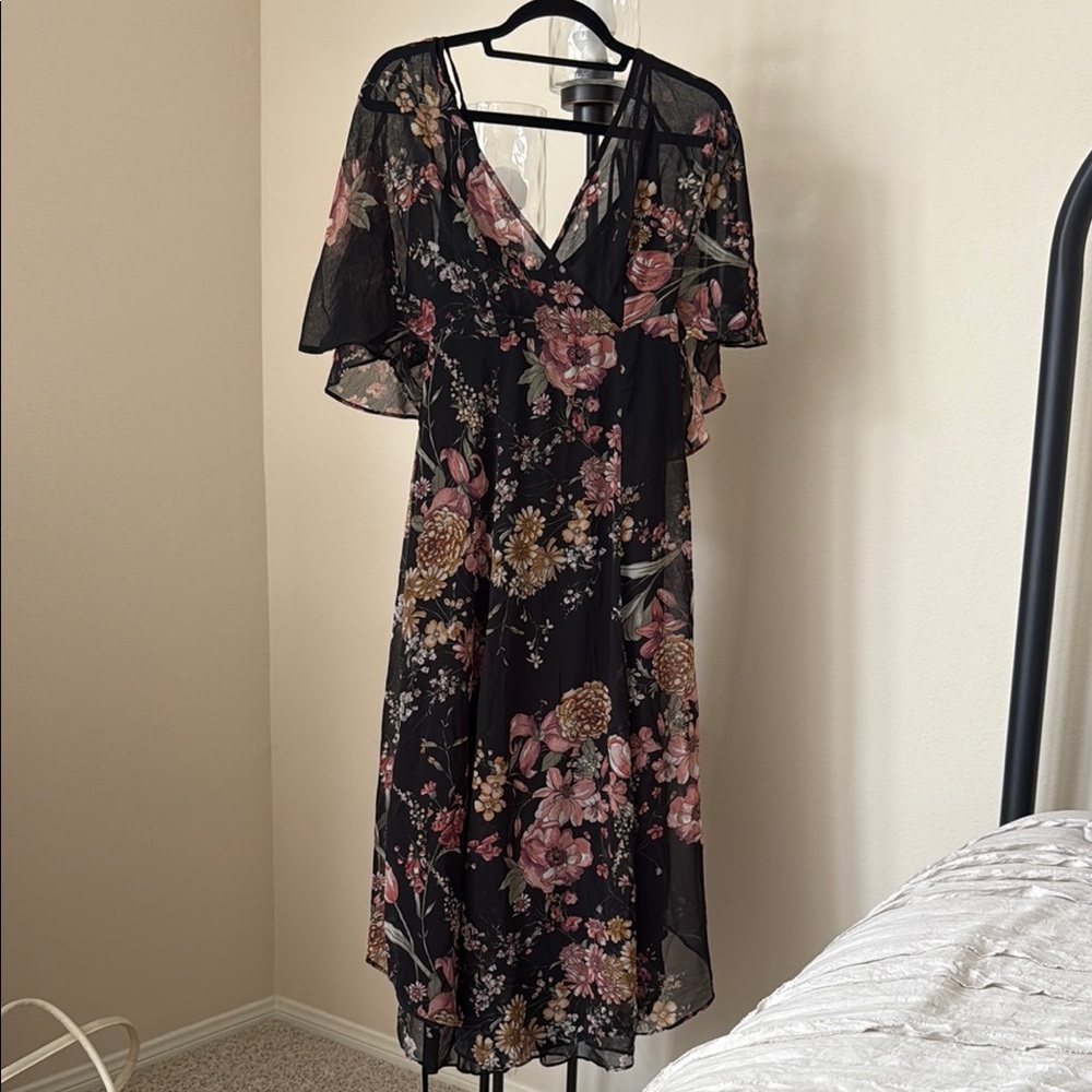 June & Hudson Black Flutter Sleeve Midi Dress